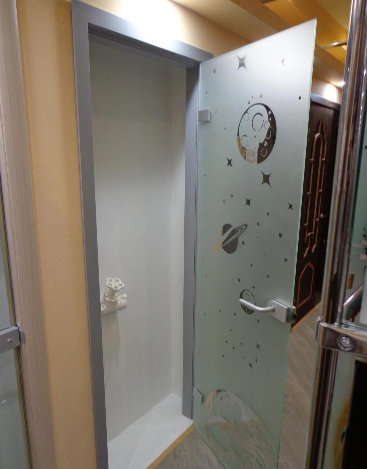 Стеклянные  двери: раздвижные, распашные, маятниковые, автоматические, двери для сауны.